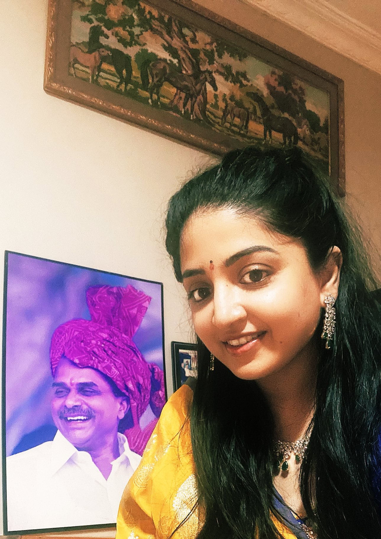 E-SI7HEVEAklhh_?format=jpg&name=large