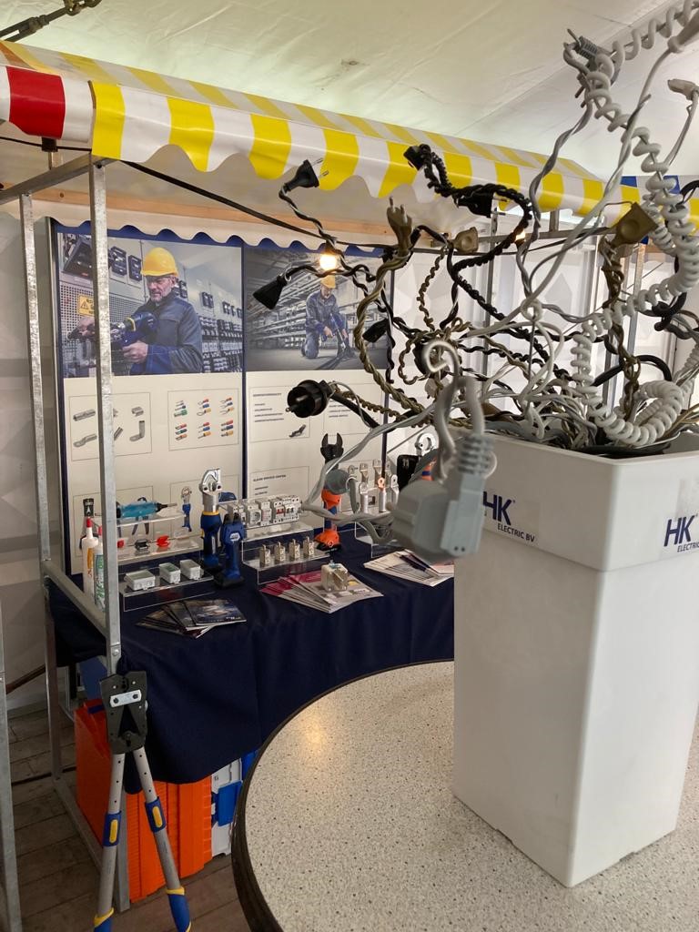 Het zomerevent van Schuurman Groep is geopend. Vandaag zijn wij aanwezig in Alkmaar. U bent van harte welkom op de stand van HK Electric BV. Derk Enters praat u graag bij over onze producten.

<a href="/Schuurman_ET/">Schuurman GH in ET</a> #zomerevent #hkelectricBV