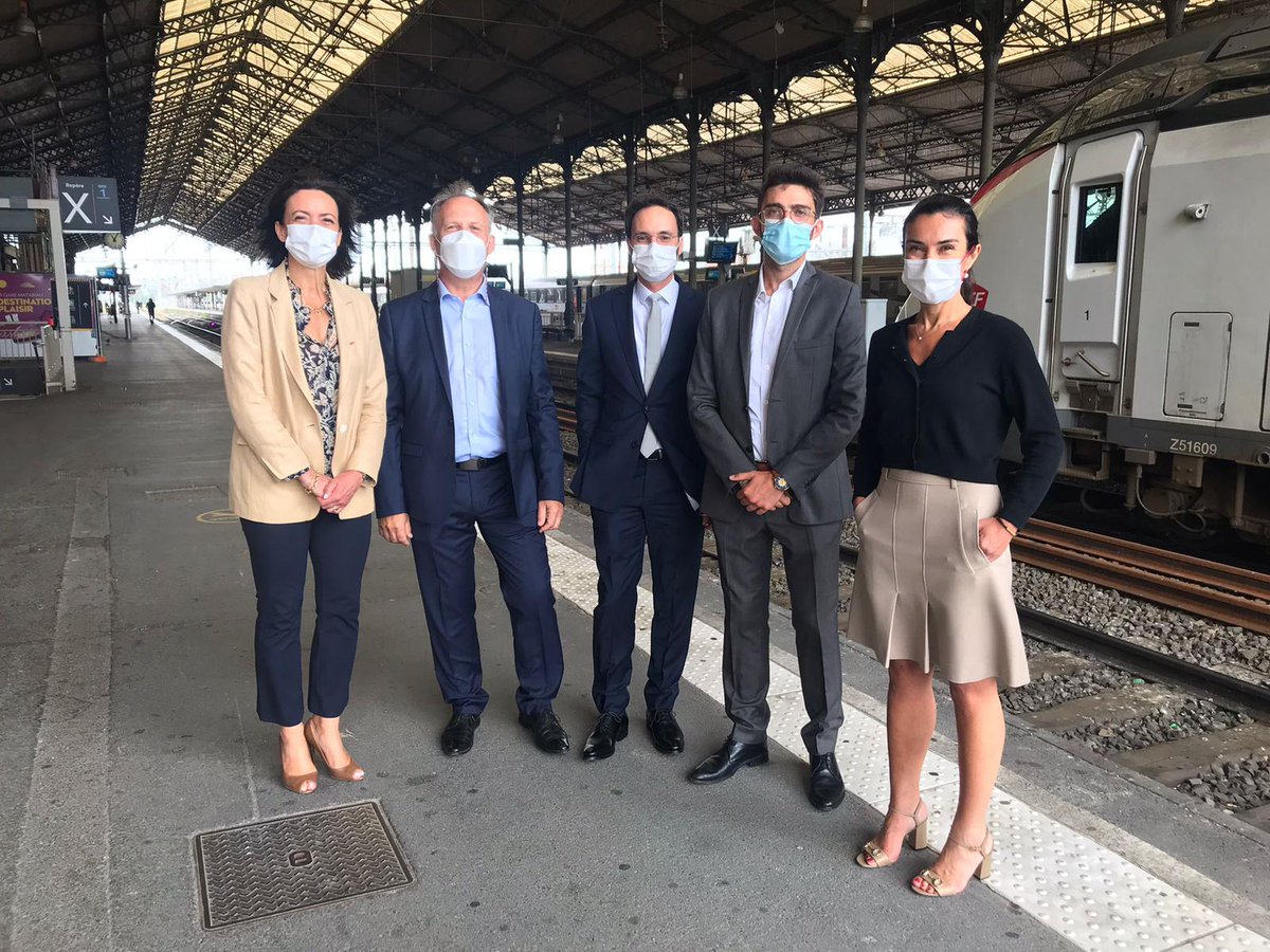 Aujourd’hui, <a href="/Marlene_Dolveck/">Marlène Dolveck</a>, DG de <a href="/ConnectGares/">SNCF Gares & Connexions</a>, et <a href="/JehannoSylvie/">Sylvie Jehanno</a>, PDG de @Dalkia, sont à <a href="/Toulouse/">Toulouse - Mairie et Métropole</a>  pour présenter l'innovation #numérique #Bim GEM, fruit du partenariat inédit entre <a href="/ConnectGares/">SNCF Gares & Connexions</a>, @Dalkia &amp; <a href="/Stereograph3D/">Stereograph</a> 👍