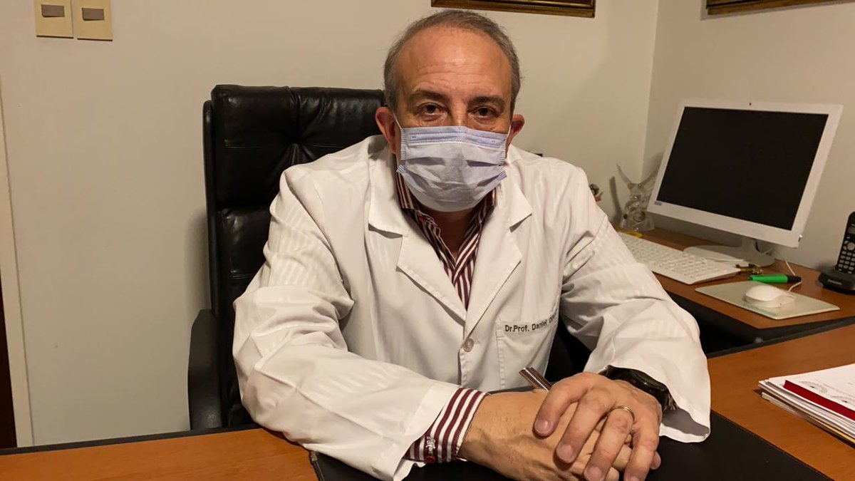 La750Tucuman's tweet photo. 🔴#CNNRadioTucuman | Móvil en vivo @Agustina_Gs con Dr Daniel Dilascio, jefe del servicio de oftalmologia  del Hospital Centro de Salud "En esta época del año es que estamos demorados con la tormenta de Santa Rosa que nos ayuda a decantar la polución y la contaminación," + https://t.co/bxFM2OkwEH