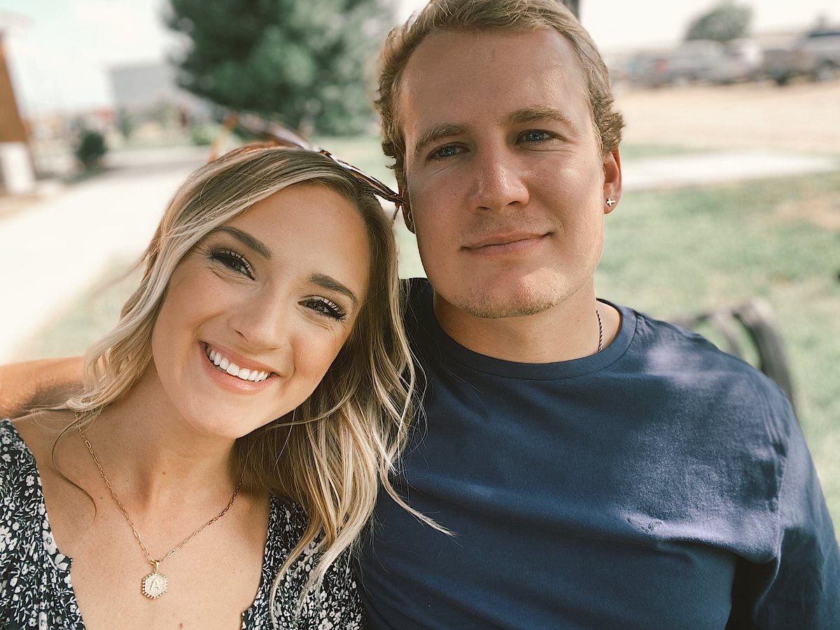 AubreeKarlin's tweet photo. I BECOME A JAY IN 365 DAYS!!!! 💍 
Holy wow I get to marry this man?!?! 🥺😭🥳♥️ oh… and we move to MINNESOTA in 25 days 🤪 I love life with hims. https://t.co/5EwZdvHr04