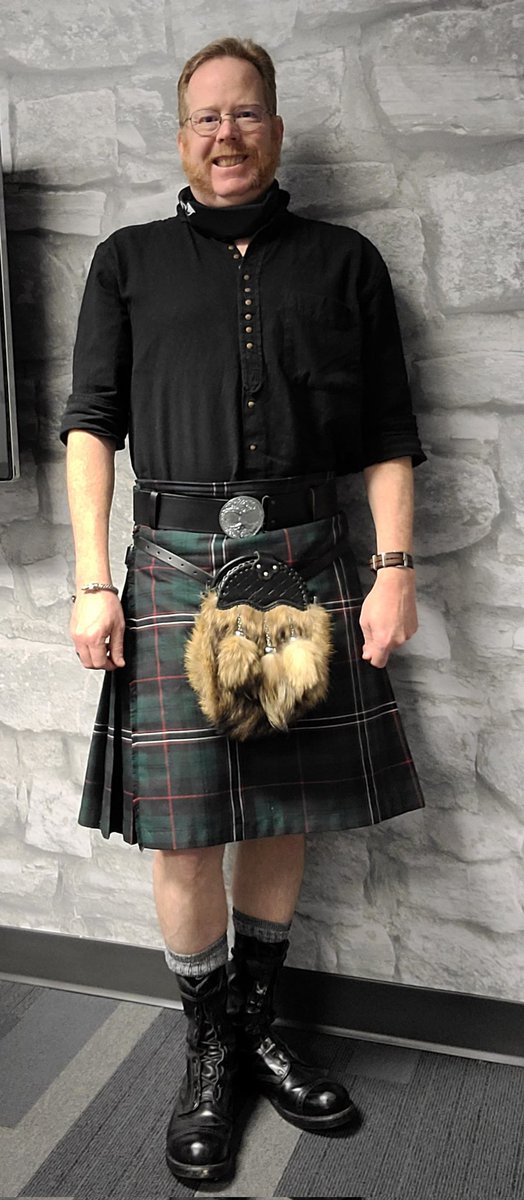 KiltedG's tweet image. So I have received she complaints that I'm not taking and posting my Tartan Thursday pictures. So back by popular demand, Happy #TartanThursday and enjoy your upcoming three day weekend! Wearing my Scottish National tartan today.