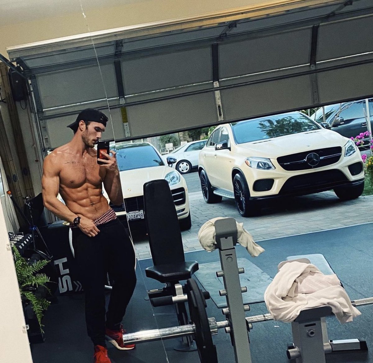 shamelesscarson's tweet image. 𝐦𝐨𝐫𝐧𝐢𝐧' 𝐰𝐨𝐫𝐤𝐨𝐮𝐭.

𝐥𝐢𝐤𝐞 𝐟𝐨𝐫 𝐚 𝐝𝐦 ;)