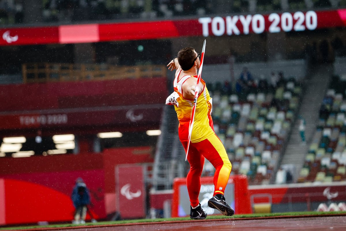 FESAVALENCIA's tweet photo. 📢Una nova medalla per a l'esport valencià!  @cabrerallacer_h aconseguix la Medalla de Bronze 🥉 en Llançament de Javelina F13.
Enhorabona Campió!👏🔝
#FESATokyo #ComunitatEsport #Tokyo2020 #Paralimpics
@comunitatesport @ONCE_oficial @FEDEDDF @_FEDPC_ https://t.co/UTOuW5dFKA