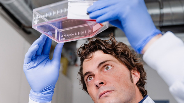 Im Frühjahr erzählten uns die #Onko­logie-Experten von <a href="/eisbachbio/">Eisbach Bio</a>, dass sie auch an einem #Corona-Medikament arbeiten. Nun ist es „kurz vor der Klinik“. Allerdings: „Es hat gedauert, die Politik zu überzeugen“ … @SigridMaerz fragte nach: laborjournal.de/editorials/232…