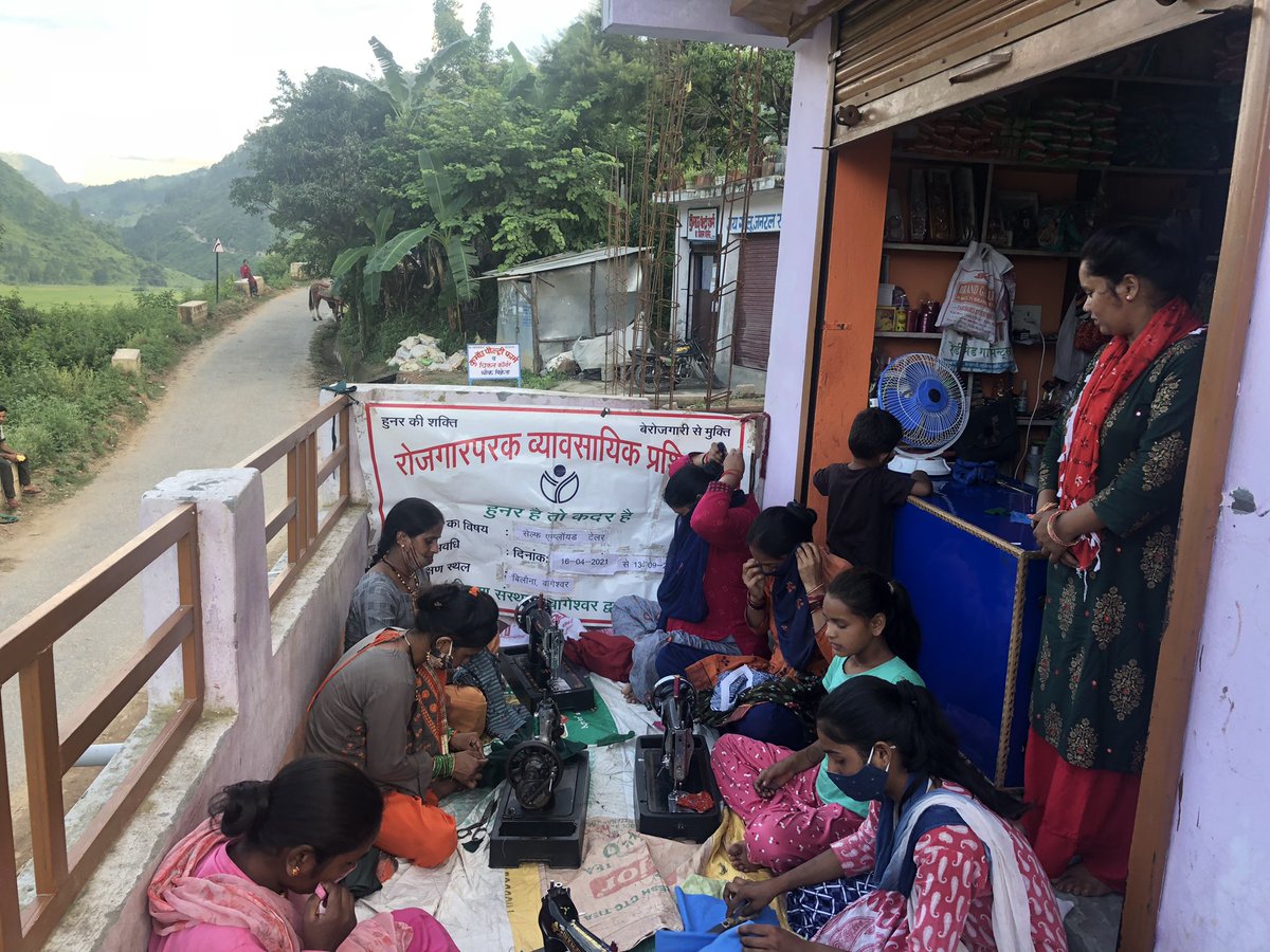 payyaboy's tweet photo. “हुनर है तो कदर है “
Women empowerment .
Met and interacted with motivated women from village #Bilona #Bageshwar .
Sky is the limit if one works hard .
@pushkardhami @rekhaaryaoffice @Tarunvijay @PrakashPantBjp @pahadinaari @girish_joshig https://t.co/gYTMGzUIqh