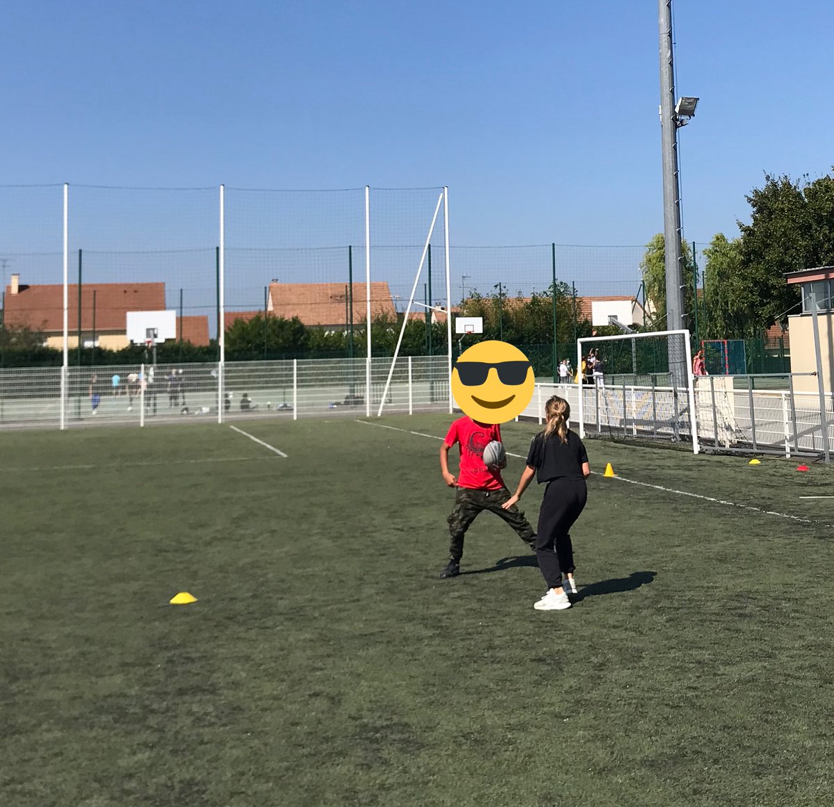 collegecamus91's tweet photo. Rentrée de nos élèves de 6eme aujourd’hui. De beaux sourires derrière les masques ! Quel plaisir de faire connaissance par cette belle journée d’été qui se conclue avec quelques activités sportives !!!⛹️🏀💪🏻😊Bravo aux élèves et 🙏 aux équipes pour cette super organisation ! https://t.co/tOOMYT4dST