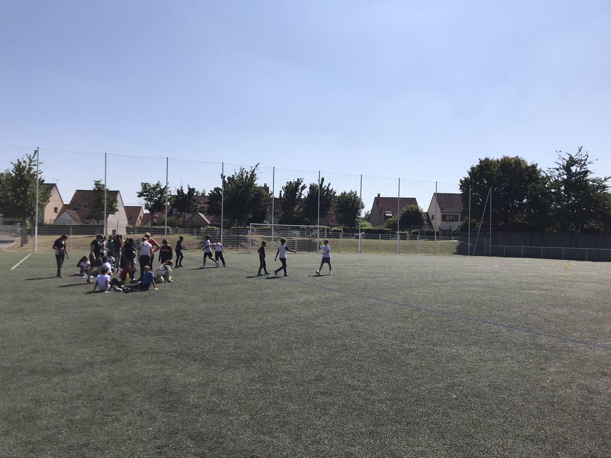 collegecamus91's tweet photo. Rentrée de nos élèves de 6eme aujourd’hui. De beaux sourires derrière les masques ! Quel plaisir de faire connaissance par cette belle journée d’été qui se conclue avec quelques activités sportives !!!⛹️🏀💪🏻😊Bravo aux élèves et 🙏 aux équipes pour cette super organisation ! https://t.co/tOOMYT4dST