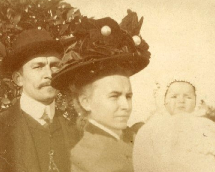 HistoryRodina's tweet photo. Рубрика #Родичi_Родины открыта "Родиной" в год 365-летия воссоединения ��оссии и Украины. 

Она напоминает об общем и славном прошлом двух братских народов.

Наш читатель поделился воспоминаниями о своей прабабушке-украинке, ставшей дальневосточницей:
https://t.co/lyAe2ehXrv https://t.co/su0f7aXFZZ