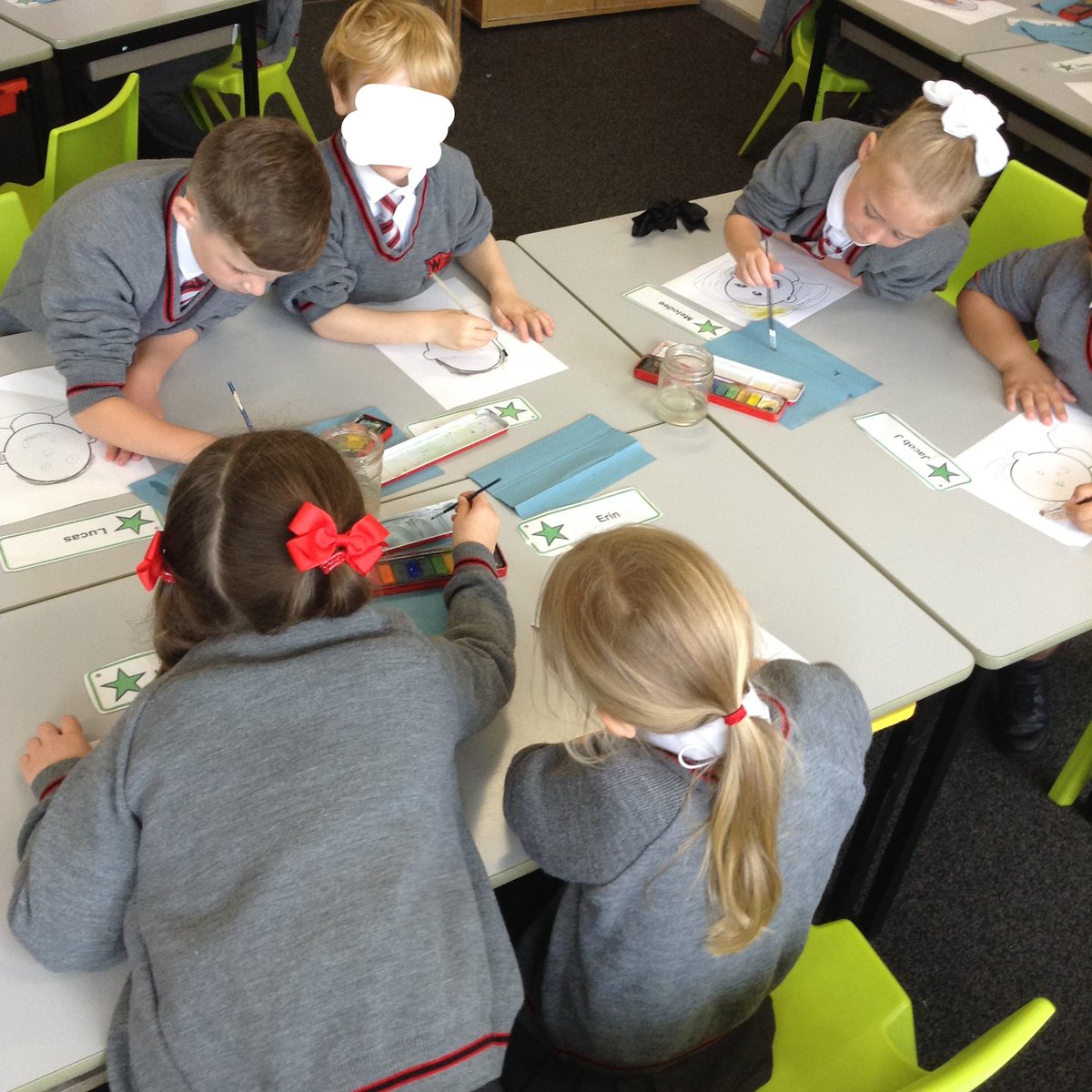 wooltonprimary's tweet image. 2J have had a wonderful first day back at school and are completing some beautiful self portraits using water colours #WPSCreativity 😊👍