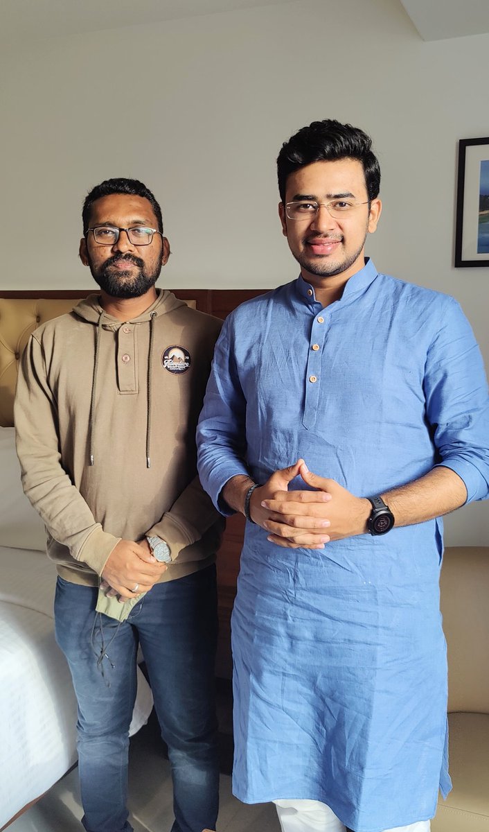 DrmallikarjunB3's tweet image. ಬಿಜೆಪಿ ಯುವ ಮೋರ್ಚಾ ರಾಷ್ಟ್ರೀಯ ಅಧ್ಯಕ್ಷರು,ಸಂಸದರು ಆದ ಶ್ರೀ ತೇಜಸ್ವೀ ಸೂರ್ಯ ಅವರನ್ನು ಪಕ್ಷದ ಮುಖಂಡರು ಹಾಗೂ ಕಾರ್ಯಕರ್ತರೊಂದಿಗೆ ಹುಬ್ಬಳ್ಳಿಗೆ ಸ್ವಾಗತಿಸಲಾಯಿತು.
@Tejasvi_Surya