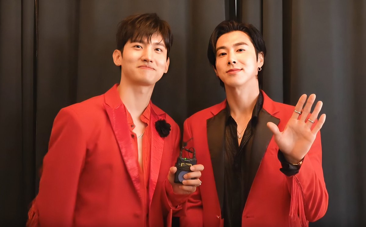 TVXQHourly's tweet photo. Praying for a TVXQ comeback!!! https://t.co/7gFa77gJS0