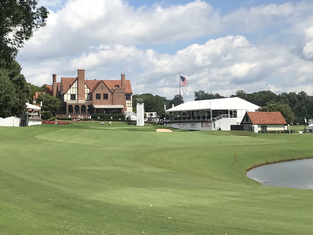 Looking down 18 fairway. Round one of the @playofffinale on <a href="/SiriusXMPGATOUR/">SiriusXM PGA TOUR Radio</a> <a href="/ZeeManGolf/">Mark Zecchino</a> <a href="/DougBellESPN/">Doug Bell</a> <a href="/twerme/">Tom Werme</a> <a href="/MarkRMcCumber/">Mark McCumber</a> join me for the radio play by play.