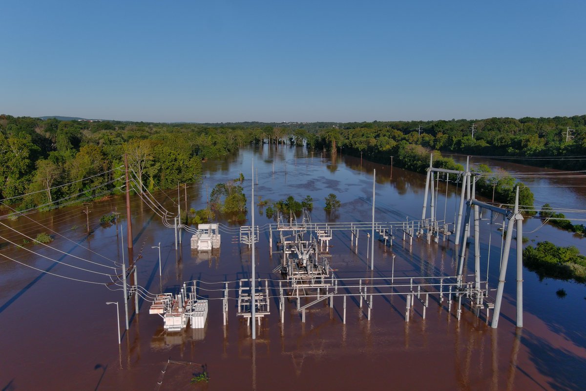 PECOconnect's tweet photo. We are experiencing substantial flooding at our Barbados substation along the Schuylkill River. 

Remember: 𝐖𝐚𝐭𝐞𝐫 𝐚𝐧𝐝 𝐞𝐥𝐞𝐜𝐭𝐫𝐢𝐜𝐢𝐭𝐲 𝐝𝐨𝐧'𝐭 𝐦𝐢𝐱. Downed lines can be hidden in standing water. Stay out of the flood waters. #Ida https://t.co/NYL9cap3HC