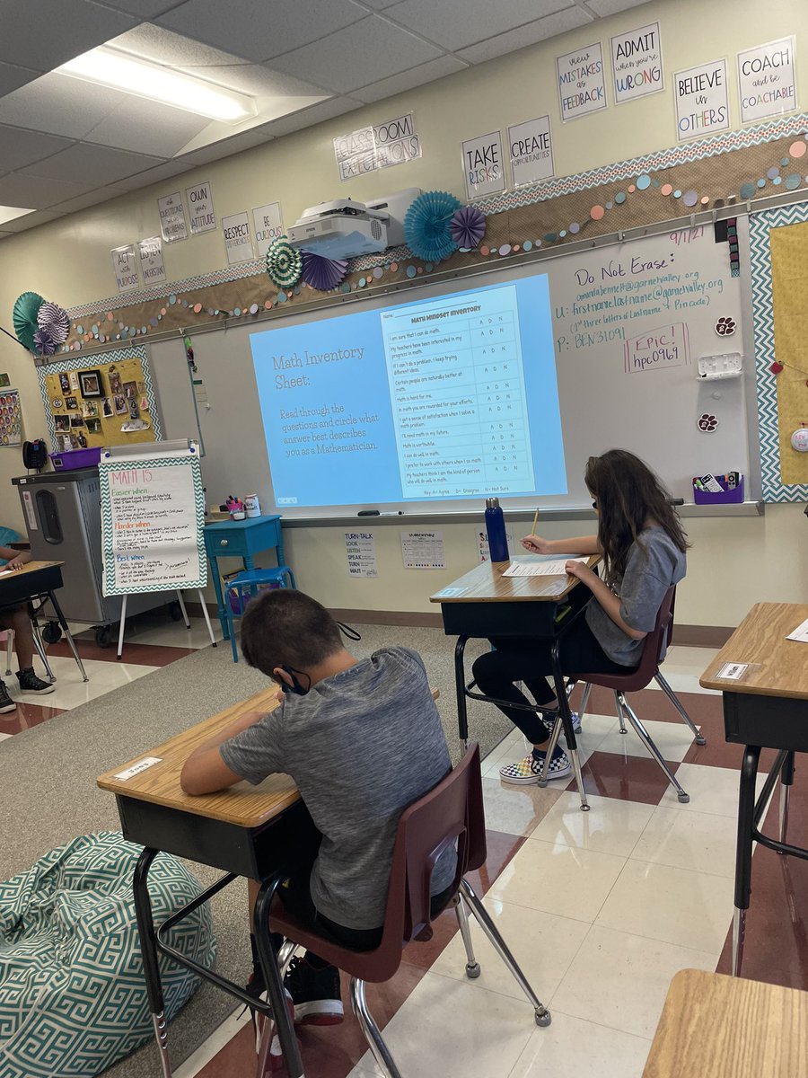 meghanlowegvsd's tweet image. These mathematicians are so ready to take on fourth grade math! #mathmindset  #gvfeeling 🤗👏🏻