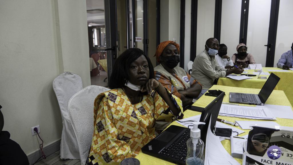 ffcrdc's tweet photo. L'aide humanitaire ne suffit pas il faut également une prise en charge psychosociale des femmes et enfants  #victimes du volcan #Nyiragongo.
Notre partenaire #LSC a présenté les résultats d'enquête sur la situation des sinistrés du site kanyaruchinya👊
#Detraumatisation https://t.co/aLVQby8NUb