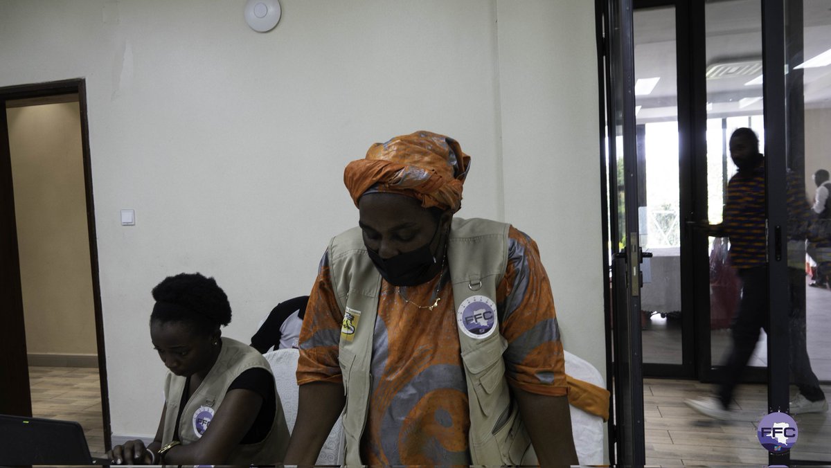 ffcrdc's tweet photo. L'aide humanitaire ne suffit pas il faut également une prise en charge psychosociale des femmes et enfants  #victimes du volcan #Nyiragongo.
Notre partenaire #LSC a présenté les résultats d'enquête sur la situation des sinistrés du site kanyaruchinya👊
#Detraumatisation https://t.co/aLVQby8NUb