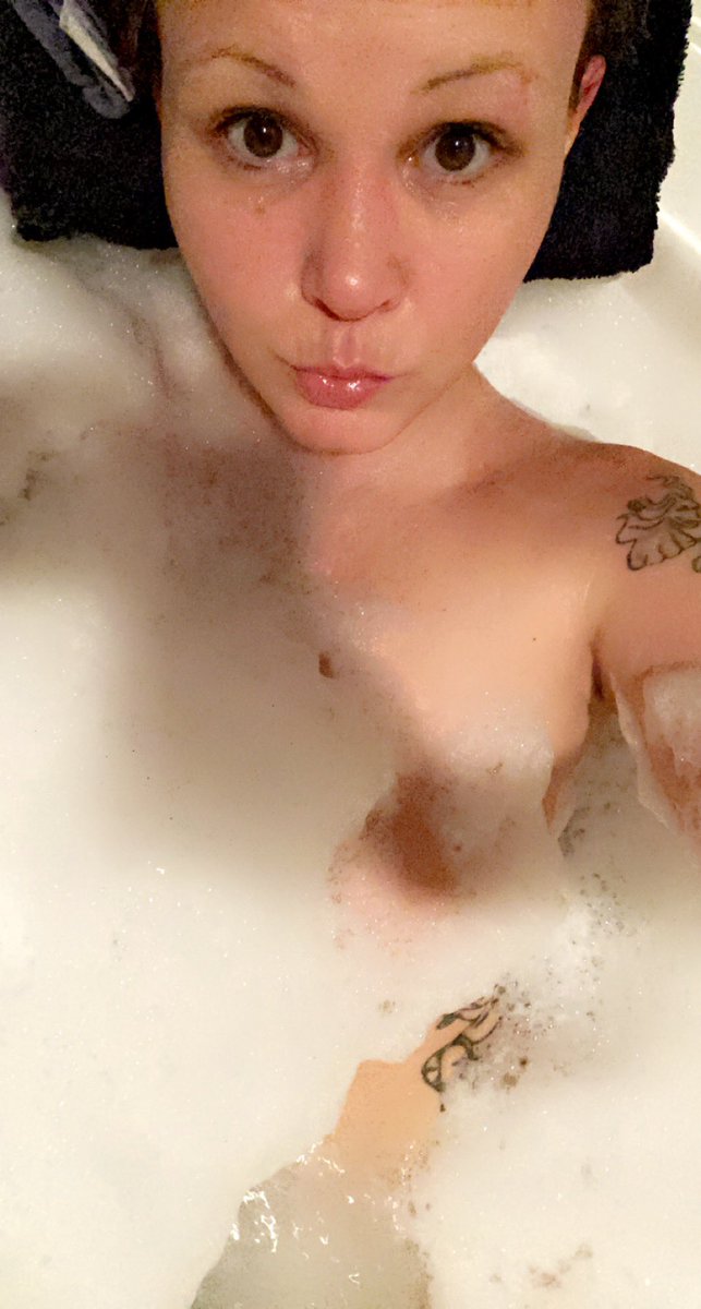 elektrokitten's tweet photo. BUBBLES! #onlyfans #newtothis #onlyoneofme #elektrokitten #bubbles #snapchat #kisses #justme #SubscribeNow #bathtimebabe https://t.co/HaJA1mFRSh