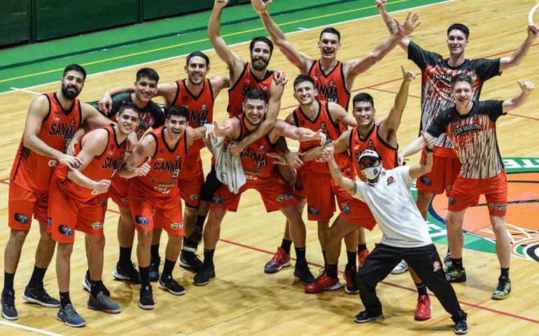 Consu_basquet's tweet photo. 🏀Grupo “C”: San Martin y el deseo de volver a codearse con los mejores🏀

Tras un gran paso en su primera Liga Sudamericana en 2015 en donde llegó a la final, en 2017 el equipo argentino no pudo pasar el corte de primera fase. ¿Tendrá revancha?

https://t.co/m5wFod3ITU https://t.co/P2EsWcLetH