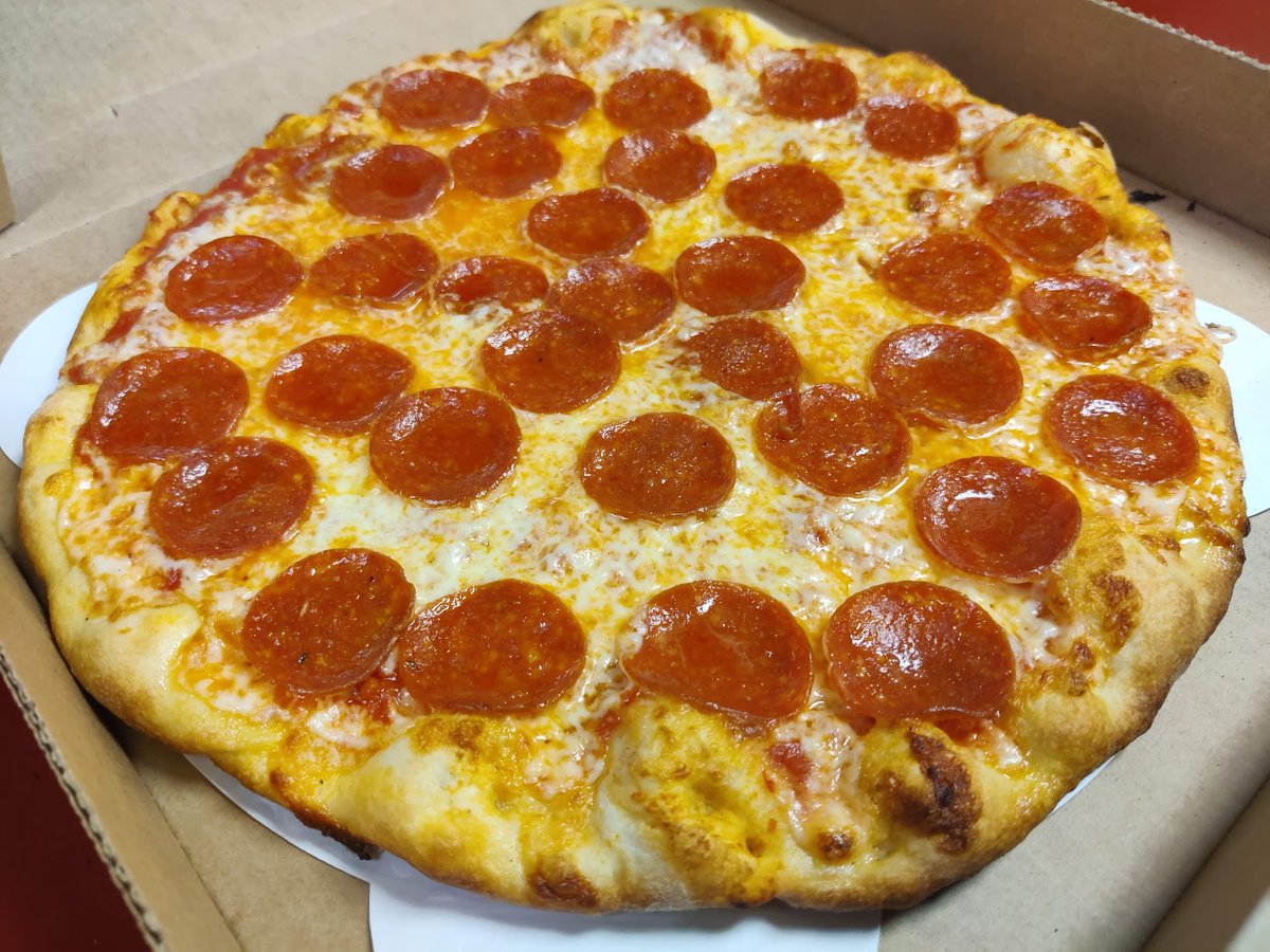 FranksOmaha's tweet photo. The Perfect Pepperoni Pizza! https://t.co/ljQuTcbMvo