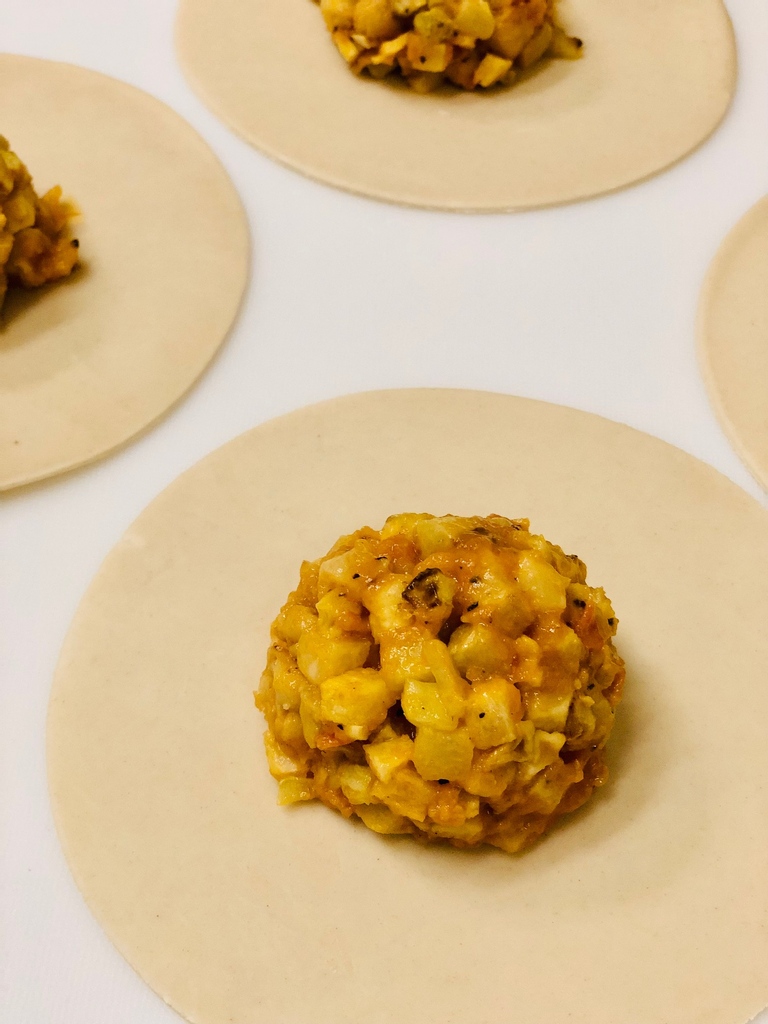 thenadacart's tweet photo. Have you heard?! 🗣️
There's a new Vegetariana in town! Chef Keneddy has created a deliciously crunchy blend of chayote and chickpeas!
Order it in Woburn or try it at our next pop-up!
#veggieoptions #vegetariana #meatlessempanada https://t.co/zTViGM200B