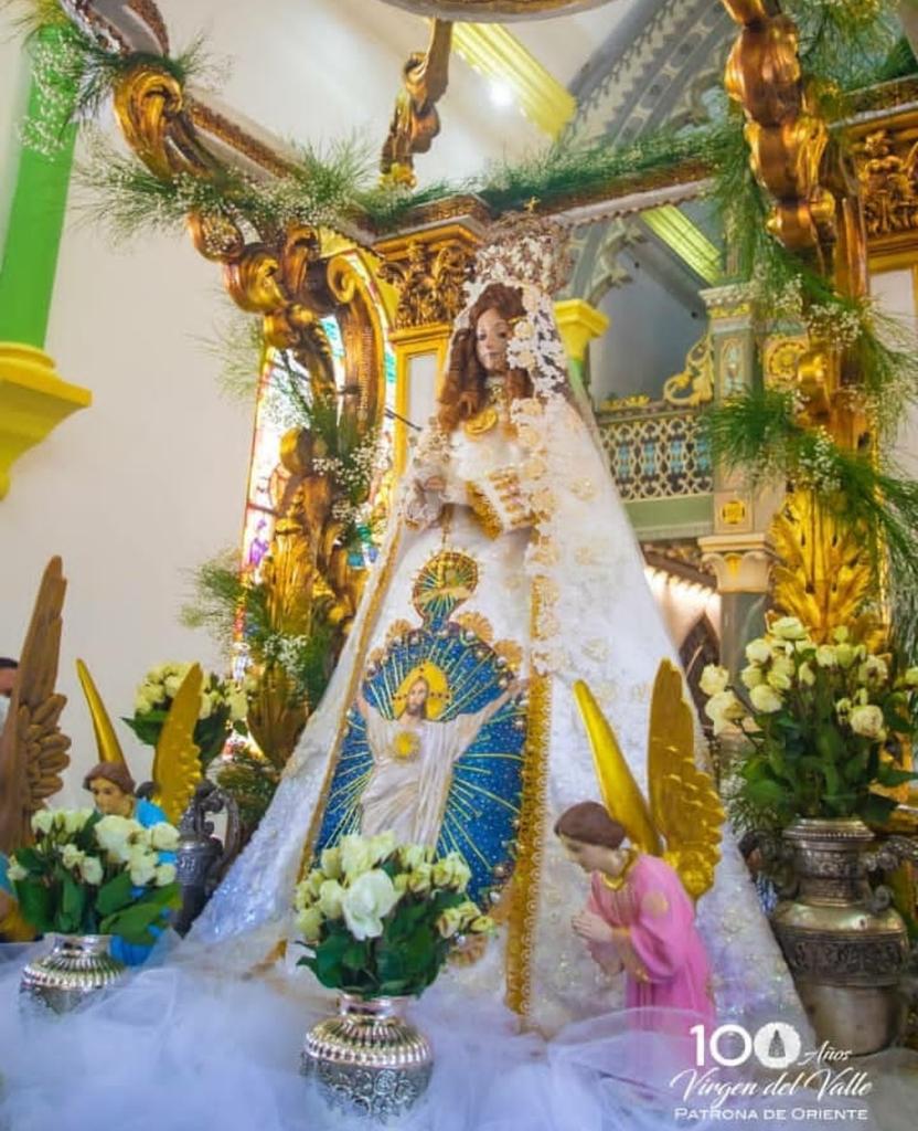 aleinces's tweet photo. Cubrenos con tu manto virgencita, te pido salud para todos aquellos que se encuentran delicados en hospitales luchando contra este covid, fuerza para caminar en estos momentos difíciles, y a todos aquellos que obran mal y desean el mal  bendicelos https://t.co/8vqjTgFSbN