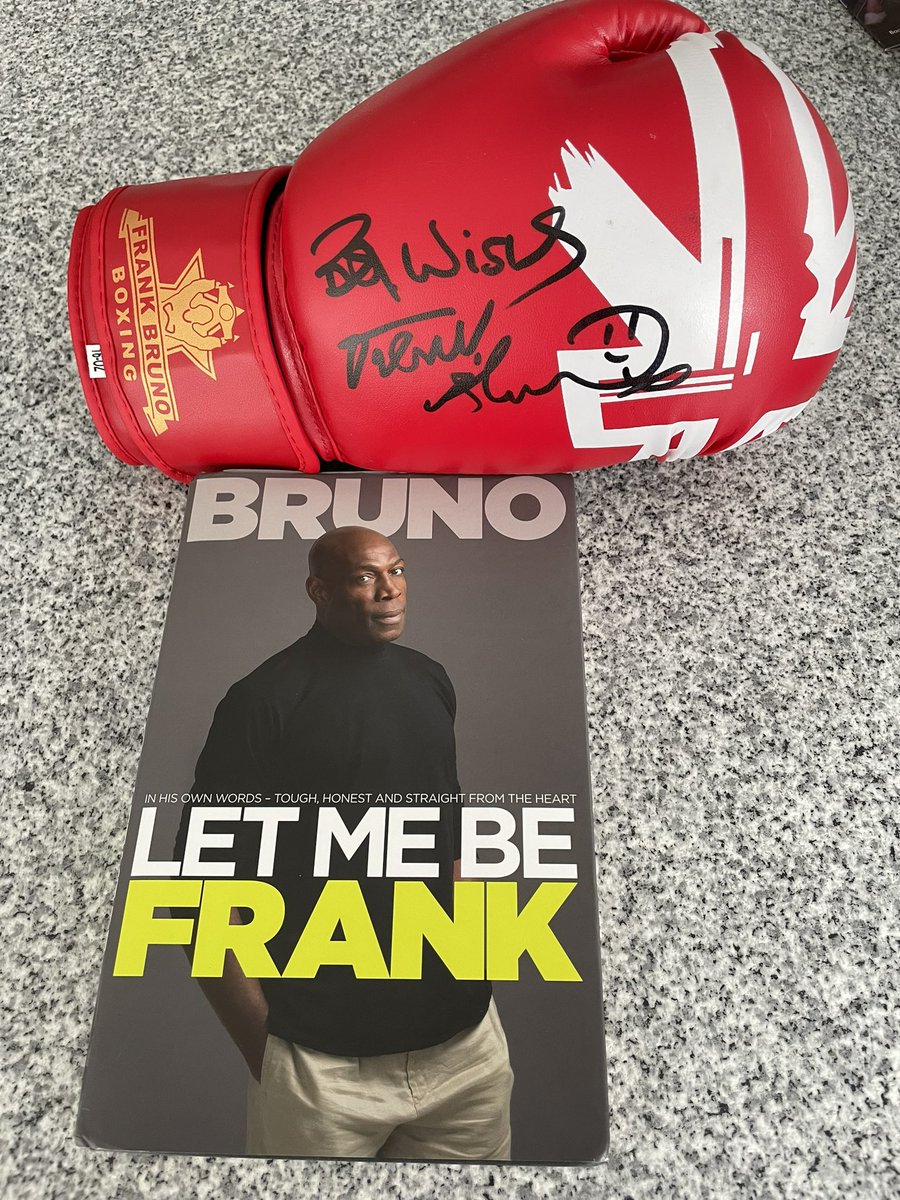 chrisful1's tweet photo. @frankbrunoboxer Thanks champ can’t wait to get stuck into this 🥊🥊 https://t.co/MQ8kGx7taf