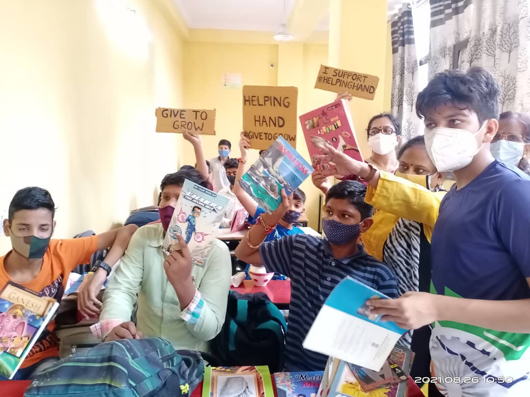 _WeRiseTogether's tweet photo. #HelpingHands #Drive6
#WeRiseTogether Team distributed 200 books to children studying in Om Sunrise International School, #Indirapuram,#GZB.
Books are a crucial medium to attain education which can benefit us throughout our lives. And we believe to make it accessible for all. https://t.co/3HEtGvwMXD