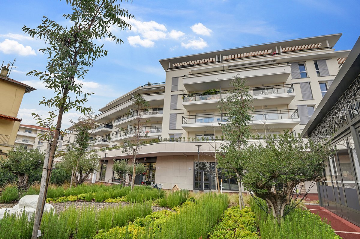 Erilia_Officiel's tweet photo. En cette #Rentree2021, #jeudiArchi met le cap sur
@LeCannetVille
Excellence architecturale pour "Villa Matisse", une résidence primée aux Pyramides d'argent 2019 et labellisée BDM dans laquelle #Erilia a acquis 11 lgts.
Archi : Martial Gosselin
Réalisation : #Promogim https://t.co/sA8focKngA