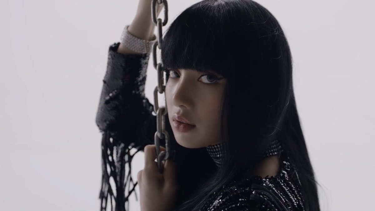 lisa pics fan account tweet media