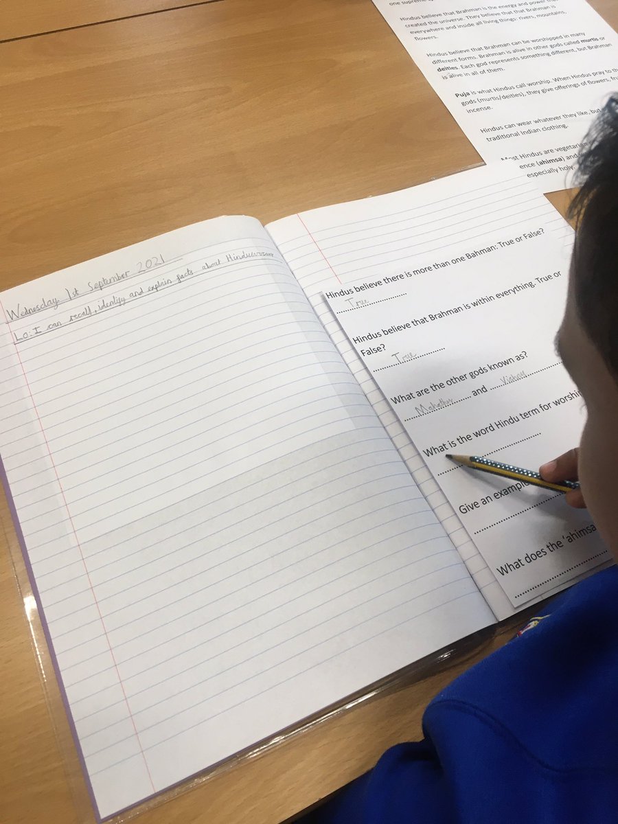 latimerprimary's tweet photo. Classes #4VC and #4AC have enjoyed learning about Hinduism during their RE lesson #teamClarkesworth #LatimerRE #inquisitiveminds https://t.co/hnmorJRHvD