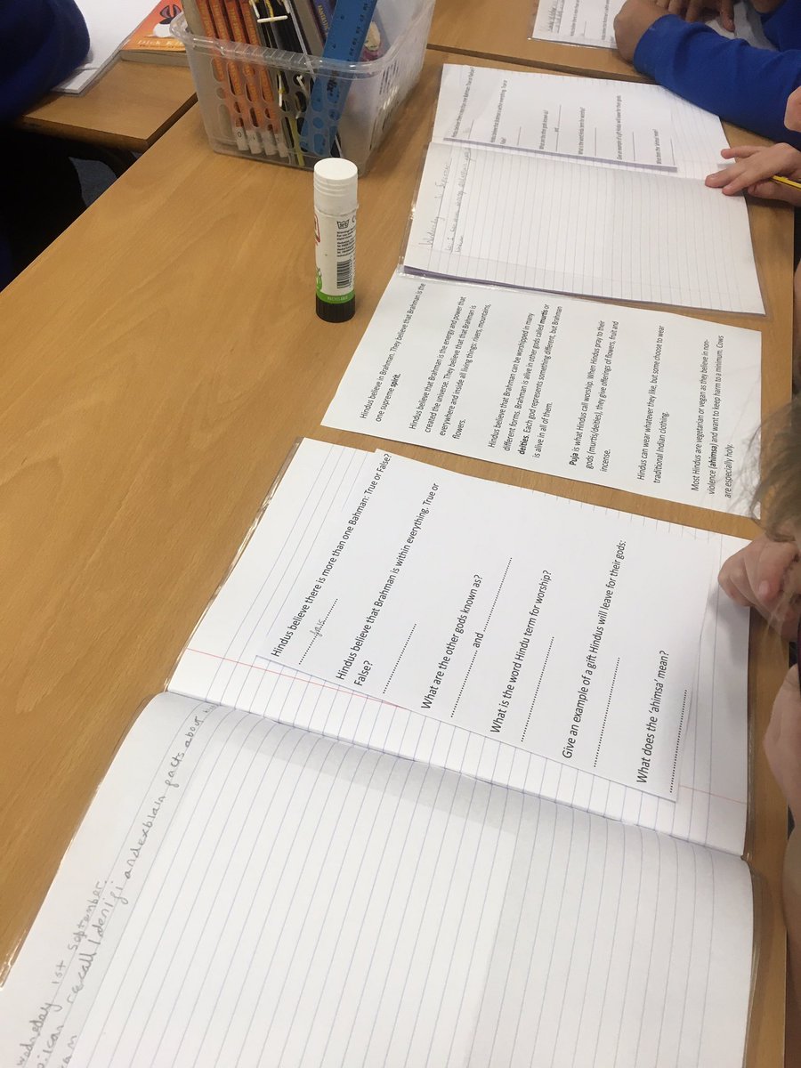 latimerprimary's tweet photo. Classes #4VC and #4AC have enjoyed learning about Hinduism during their RE lesson #teamClarkesworth #LatimerRE #inquisitiveminds https://t.co/hnmorJRHvD