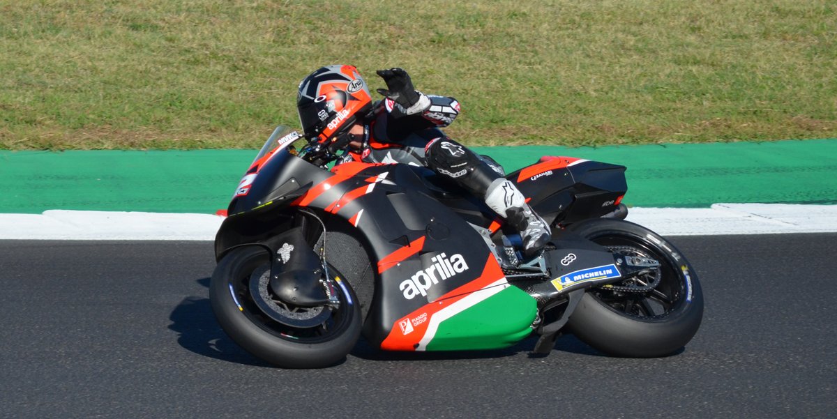 Maverick Viñales and <a href="/ApriliaOfficial/">Aprilia</a> ... Love at first sight
<a href="/MotoGP/">MotoGP™🏁</a> #MisanoTest Day 2