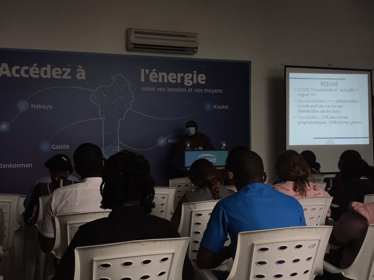 phil_robert_67's tweet photo. Sensibilisation à la vaccination anti-Covid-19 à ENGIE Energy Access Bénin ce jour. Nombreuses questions du personnel à notre médecin du travail.
#Vaccin
#COVID19 https://t.co/U5RRPwVFW2