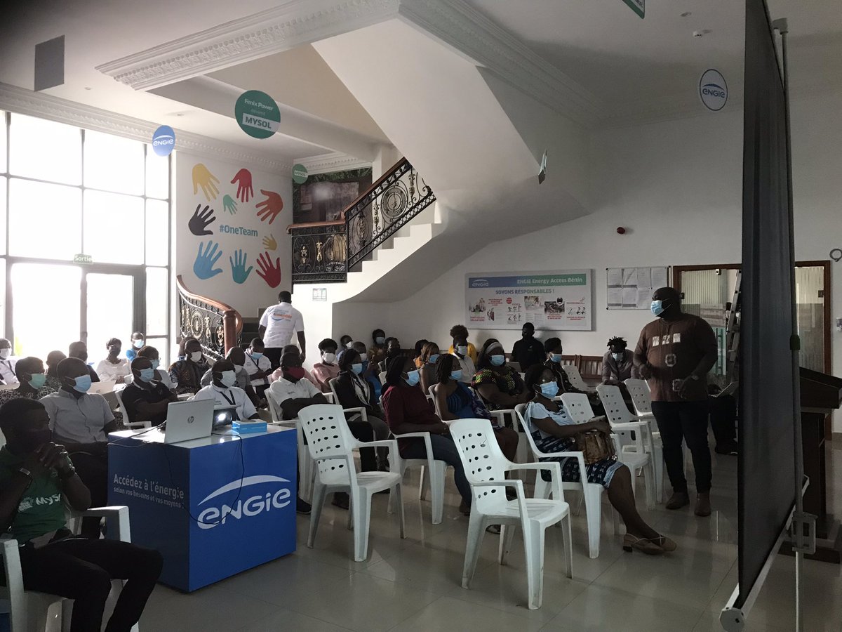 phil_robert_67's tweet photo. Sensibilisation à la vaccination anti-Covid-19 à ENGIE Energy Access Bénin ce jour. Nombreuses questions du personnel à notre médecin du travail.
#Vaccin
#COVID19 https://t.co/U5RRPwVFW2
