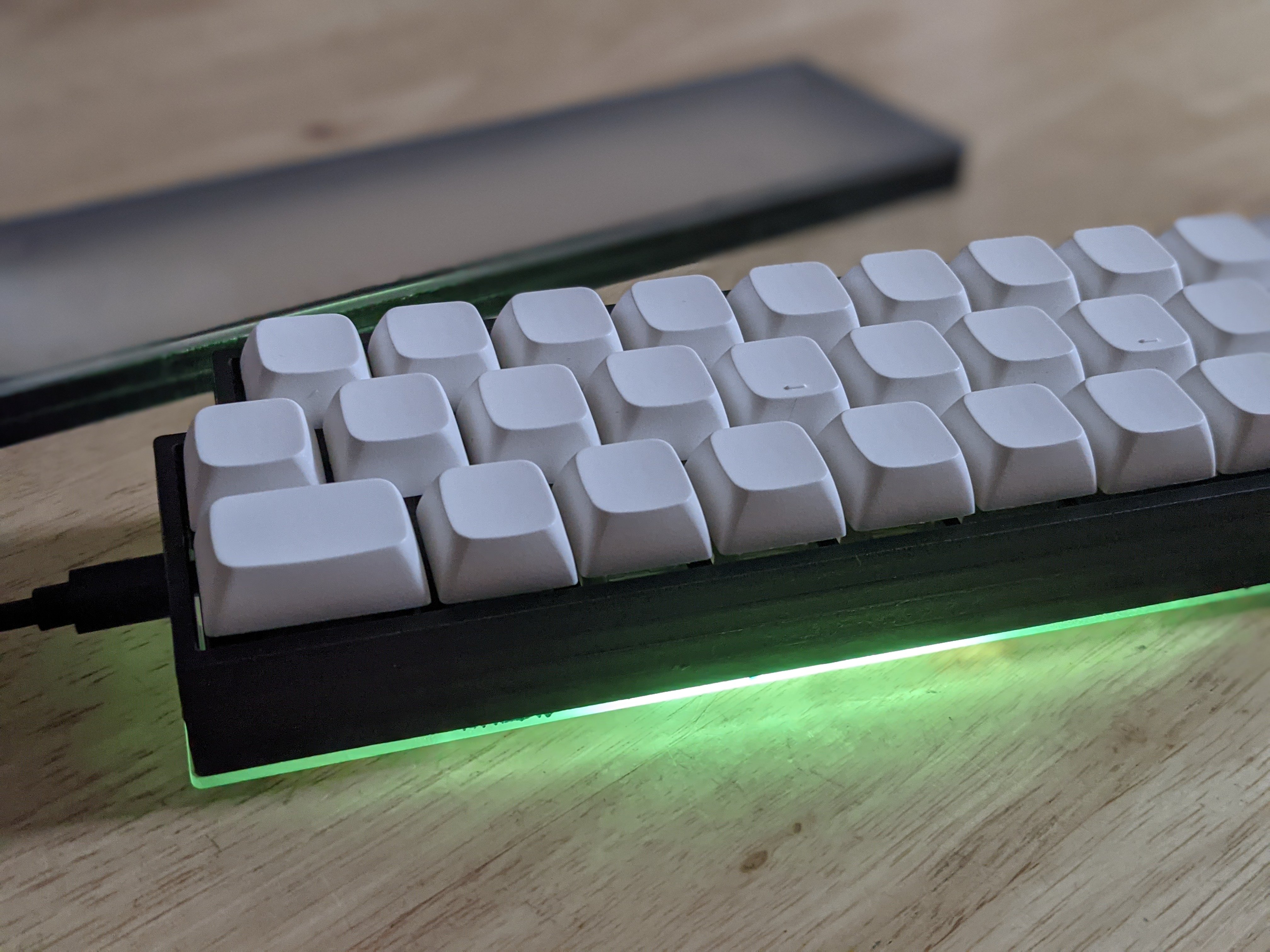 自作キーボード Capsule アルミ削り出しキーボード「Tabula TKL」を作りました（と