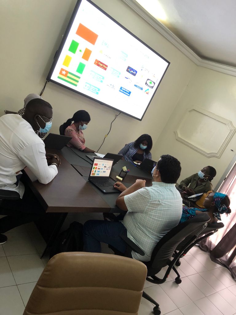 SnAdshow's tweet photo. @SnAdshow lance son concept "Régie Solidaire Sénégal" grâce à laquelle 1,5% du montant payé par ses annonceurs est versé a des associations. @Majorel est le premier annonceur Ainsi @SnAdshow a renversé la somme de 250.000FCFA a l'association les @racinesdelespoir en guise de don. https://t.co/3pfx0lXYQC