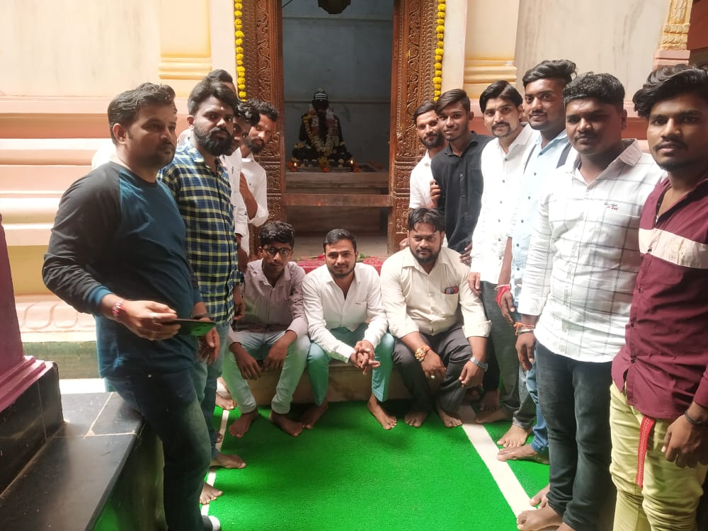 basavakalyanbid's tweet photo. ಅಲ್ ಇಂಡಿಯಾ ಬಾದ್ ಷಾ ಕಿಚ್ಚ ಸುದೀಪ ಫ್ಯಾನ್ಸ್ ಅಸೋಸಿಯೇಷನ್ ಬಸವಕಲ್ಯಾಣ (ರಿ) ವತಿಯಿಂದ ಇಂದು ನಮ್ಮ @KicchaSudeep 👑😍 ಕಿಚ್ಚ ಸುದೀಪಣ್ಣನವರ ಹುಟ್ಟುಹಬ್ಬದ ಪ್ರಯುಕ್ತ ಶ್ರೀ ಬಸವೇಶ್ವರ ದೇವಸ್ಥಾನ ಹಾಗೂ ಶಿರಡಿ ಸಾಯಿಬಾಬಾರವರ ದೇವಸ್ಥಾನದಲ್ಲಿ ವಿಶೇಷ  ಪೂಜೆ ಸಲ್ಲಿಸಲಾಯಿತು
#HappyBirthdayKicchaSudeep 
#Kotigobba3 #VikrantRоna https://t.co/G9VPRJMelg