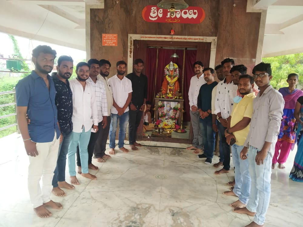 basavakalyanbid's tweet photo. ಅಲ್ ಇಂಡಿಯಾ ಬಾದ್ ಷಾ ಕಿಚ್ಚ ಸುದೀಪ ಫ್ಯಾನ್ಸ್ ಅಸೋಸಿಯೇಷನ್ ಬಸವಕಲ್ಯಾಣ (ರಿ) ವತಿಯಿಂದ ಇಂದು ನಮ್ಮ @KicchaSudeep 👑😍 ಕಿಚ್ಚ ಸುದೀಪಣ್ಣನವರ ಹುಟ್ಟುಹಬ್ಬದ ಪ್ರಯುಕ್ತ ಶ್ರೀ ಬಸವೇಶ್ವರ ದೇವಸ್ಥಾನ ಹಾಗೂ ಶಿರಡಿ ಸಾಯಿಬಾಬಾರವರ ದೇವಸ್ಥಾನದಲ್ಲಿ ವಿಶೇಷ  ಪೂಜೆ ಸಲ್ಲಿಸಲಾಯಿತು
#HappyBirthdayKicchaSudeep 
#Kotigobba3 #VikrantRоna https://t.co/G9VPRJMelg