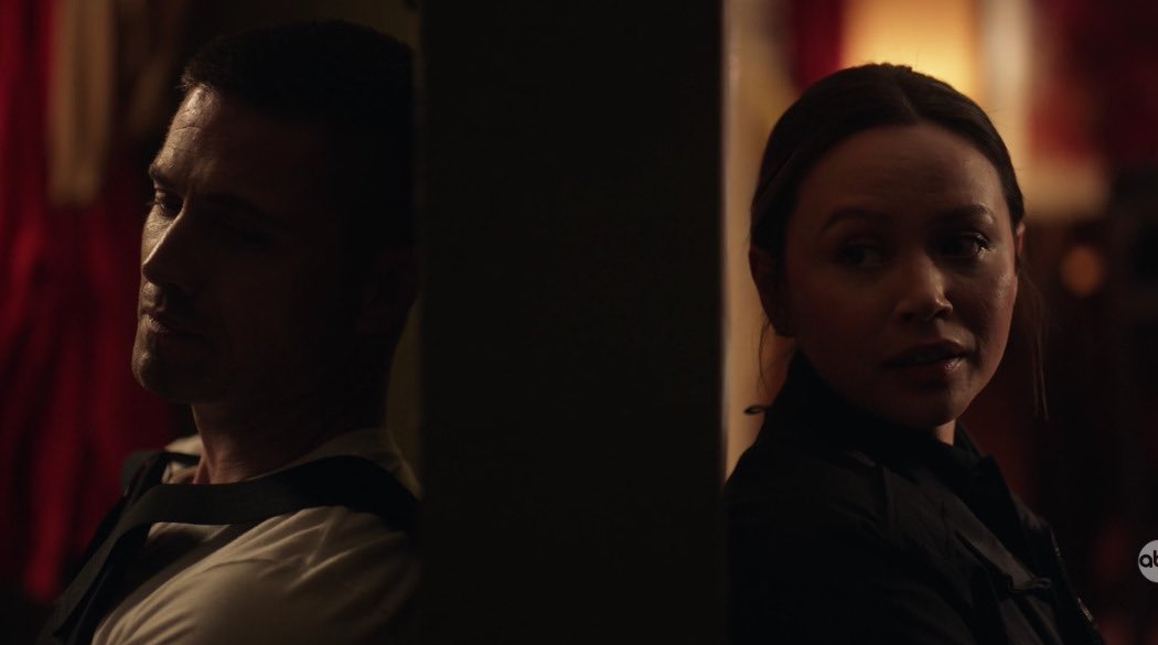 тим брэдфорд новобранец. люся и тима. тим брэдфорд и люси чен поцелуй. люся и тима. люся и тима.