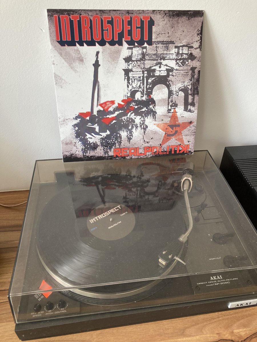 dominikpanek's tweet image. #mojepłyty- nr 668: #Intro5pect “#Realpolitik!” (#LoonyTunesRecords 2010) #VINYL bardzo fajny, melodyjny #punk - warto mieć w swojej #vinylcollection!  open.spotify.com/album/2GAdbX0v…