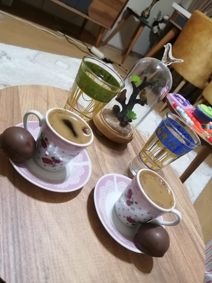 _Melike_34's tweet photo. Ablamla kahve keyfi🥰,@nlfr_34 ☕☕ https://t.co/LRAsaX4pMQ