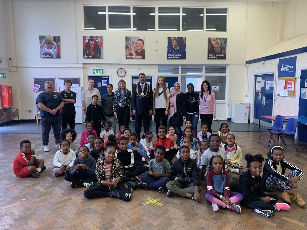 The children were thrilled to meet @LordMayorLeeds today at Burmatofts Healthy Holidays session🤩