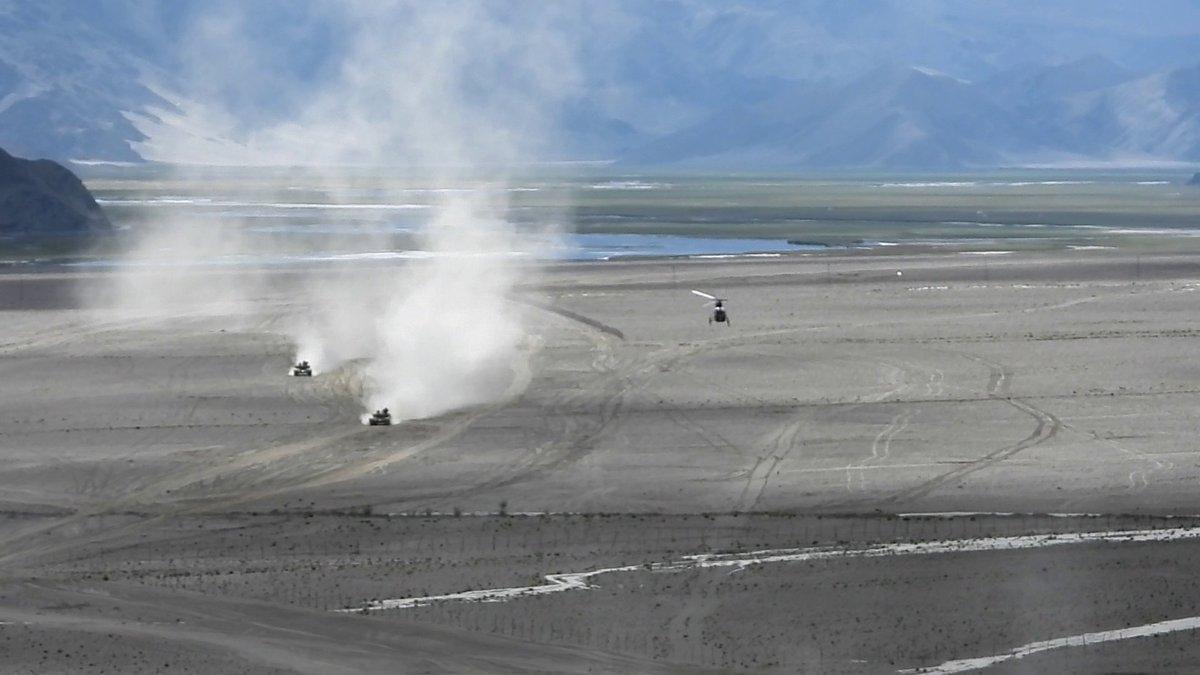 PRODefSrinagar's tweet image. Lt Gen PGK Menon, GOC #FireAndFuryCops reviewed the operational preparedness of #SnowLeopardBrigade on @02Sep21 through Integrated Manoeuvre and Live Fire Exercise in #SHAA of #Ladakh @SpokespersonMoD
@adgpi @NorthernComd_IA @firefurycorps @MenonPgk @DIPR_Leh @PIB_India