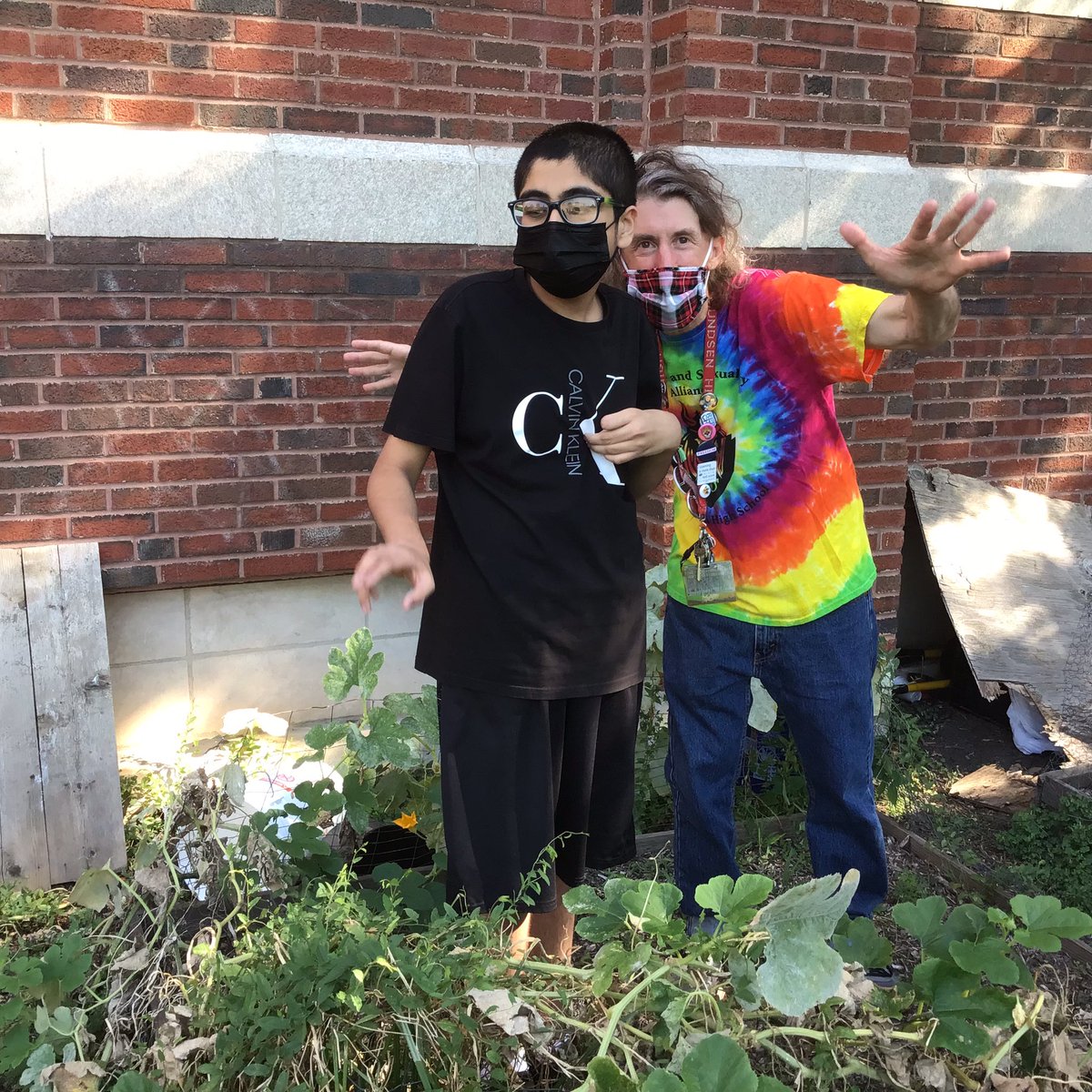 Students in our cluster class are checking out the growth in our beautiful garden on the south side of the building. Getting close to harvest time in a few weeks.  <a href="/ChiPubSchools/">CPS - Chicago Public Schools</a> 🍅🥬🥕🫑🌶