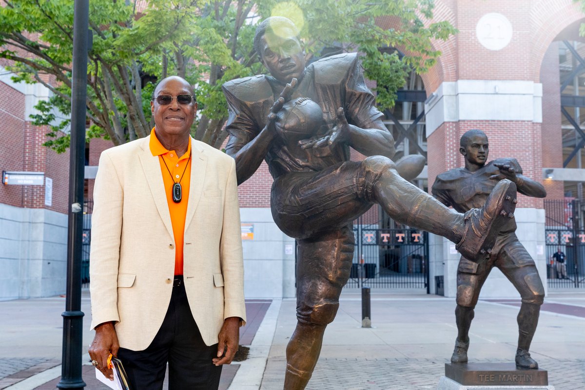 Vol_Football's tweet photo. 𝙇𝙚𝙨𝙩𝙚𝙧. 𝙅𝙖𝙘𝙠𝙞𝙚. 𝘾𝙤𝙣𝙙𝙧𝙚𝙙𝙜𝙚. 𝙏𝙚𝙚. https://t.co/p4uR3oeOJK
