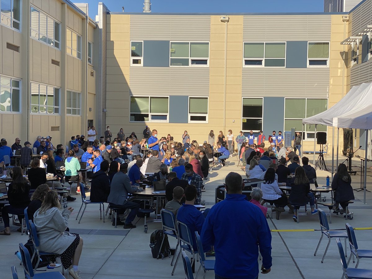 CelticTerritory's tweet photo. We’re back!! McNary staff are back in the building getting ready to make this an incredible school year! Big shout out to our leadership kids for serving donuts and coffee! #welcomeback #boldenough https://t.co/tHt7Dhrf32