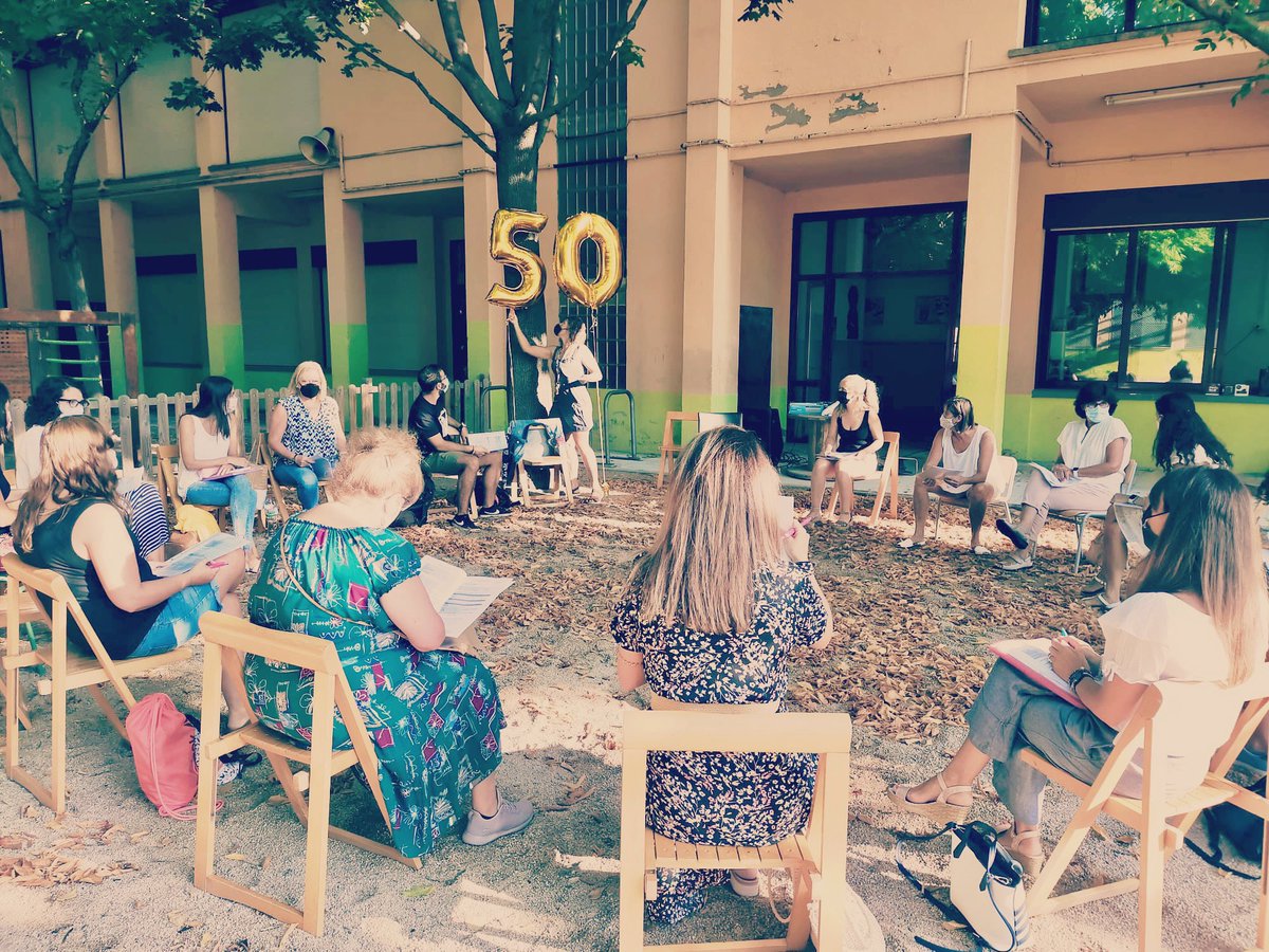 escola_agora's tweet photo. 🌈 Ara sí, benvingudes al nou curs escolar amb gairebé tot l’equip Àgora! 💪🏼Comencem amb energia i entusiasme! #50 #inicidecurs #curs21_22 https://t.co/hgg0foPgkj