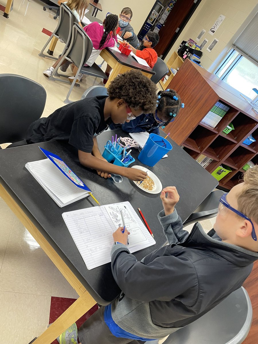 We went to the science lab for the first time this year to check out a few soil samples! #RausinsRockatars #LightTheWay #LeopardSpotting <a href="/ktdavila3/">Katie Davila</a>