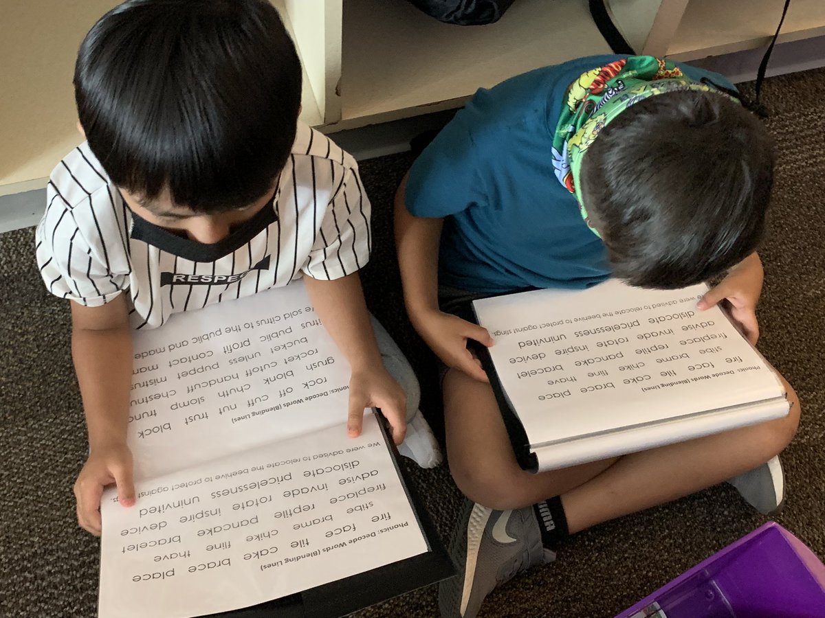 2nd graders <a href="/HighCountryElem/">HighCountryElem</a> applying decoding skills to blending lines and accountability texts. #emsreads